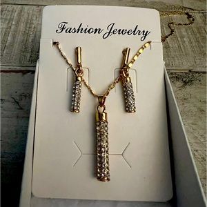 🎃6/$15 NEW! 2 pc. Beautiful Jewelry Set

❗️ LAST ONE ❗️